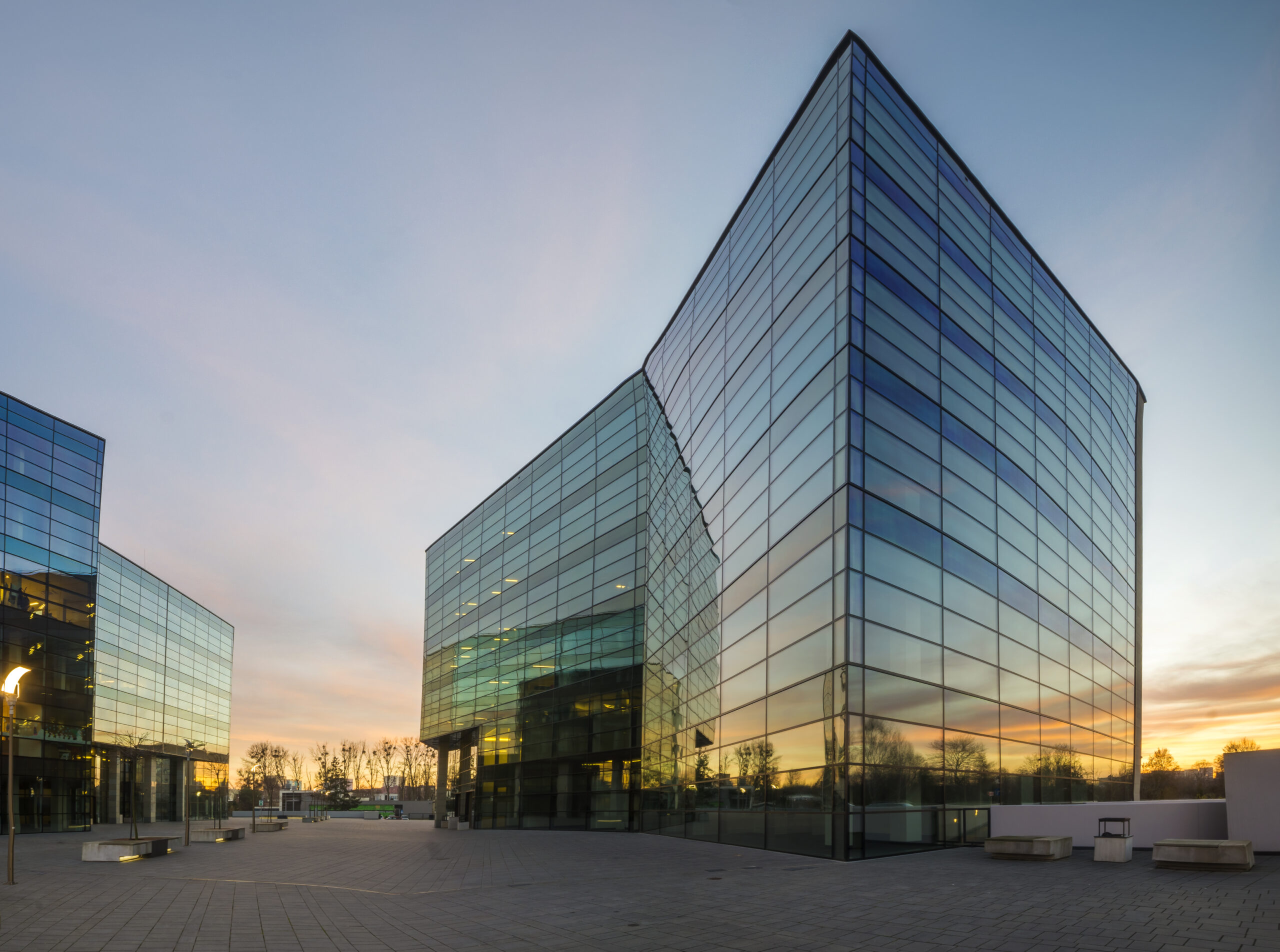 Benefits of a good working relationship with your architect - modern glass commercial building